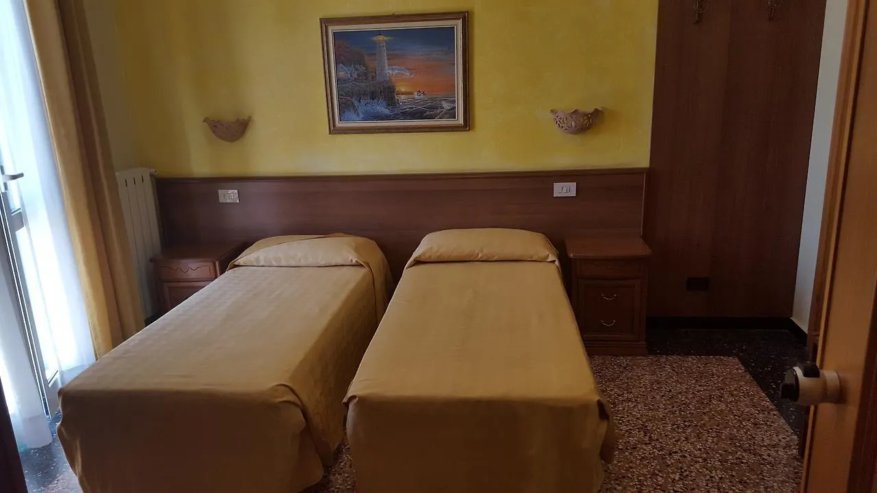 Hotel Tiffany Ceriale