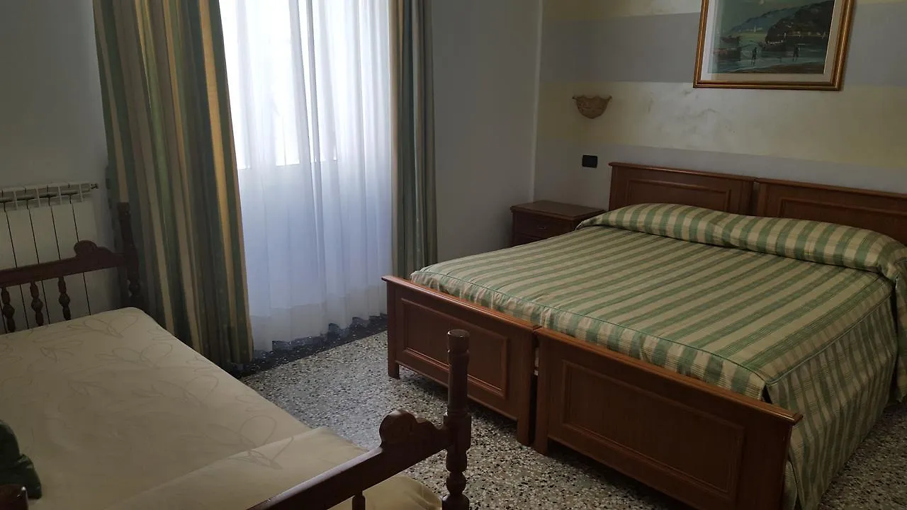 Hotel Tiffany Ceriale