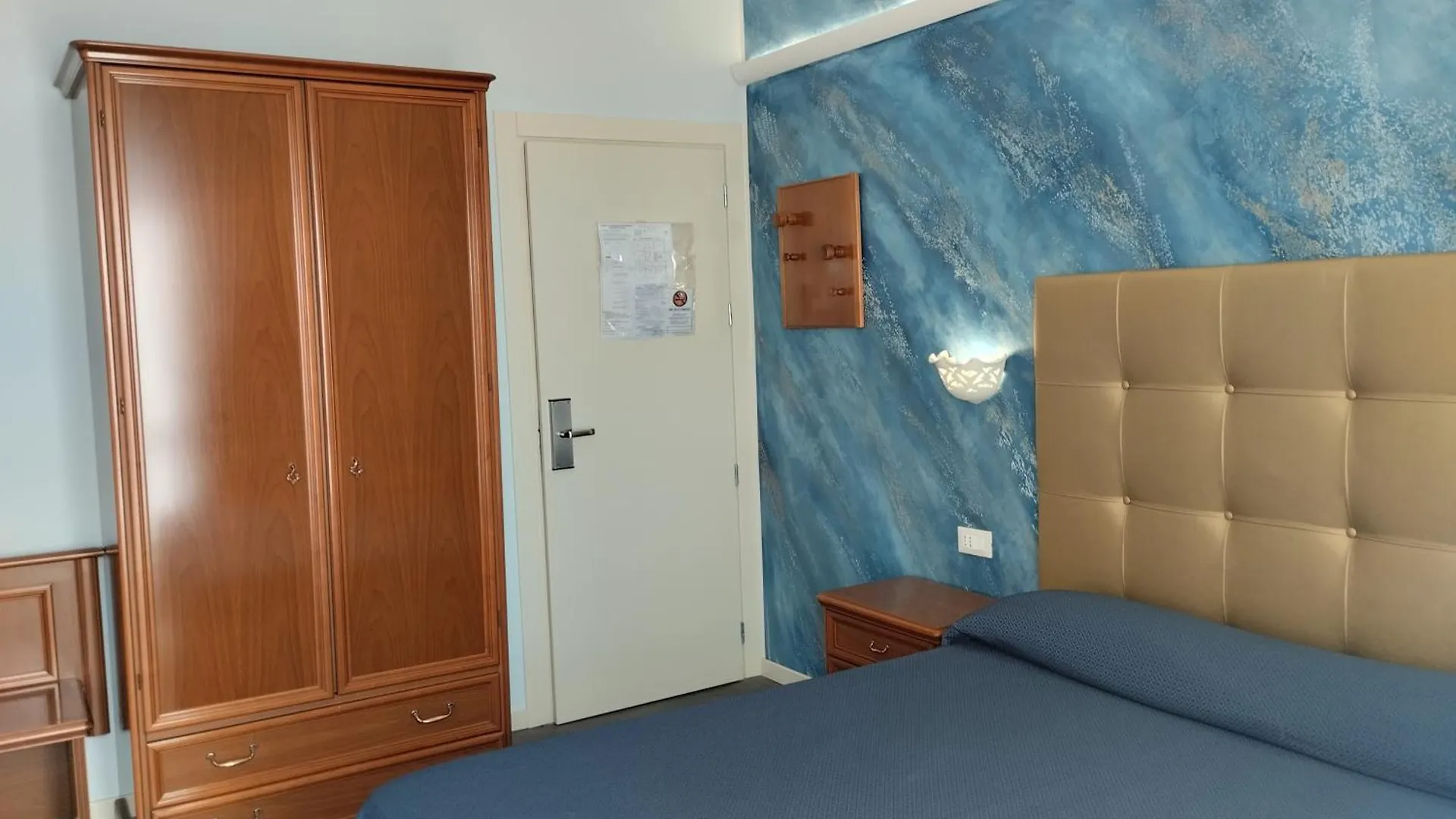 Hotel Tiffany Ceriale